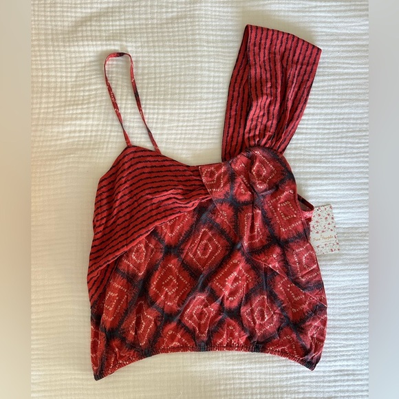 New Free People Medium Bohemian Asymmetrical Call On Me Top in Red/Navy - Picture 4 of 11